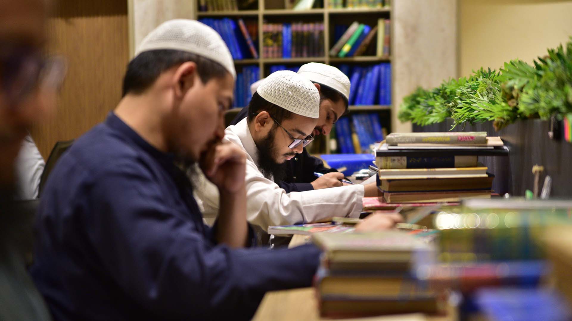 Students reading in Darul Ifta Binoria