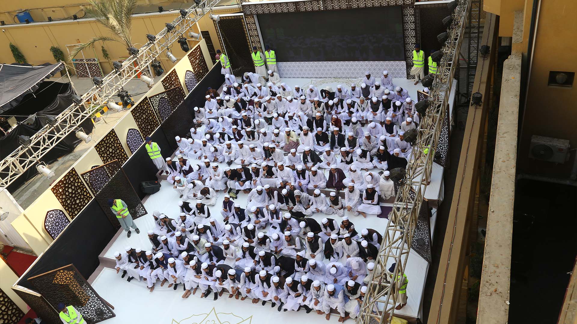 Students listening to Bukhari Dars