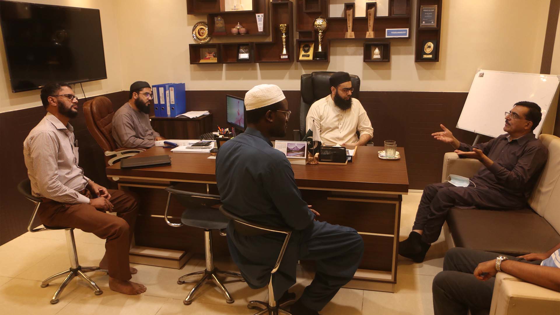 Celebrity Visit Jamia Binoria